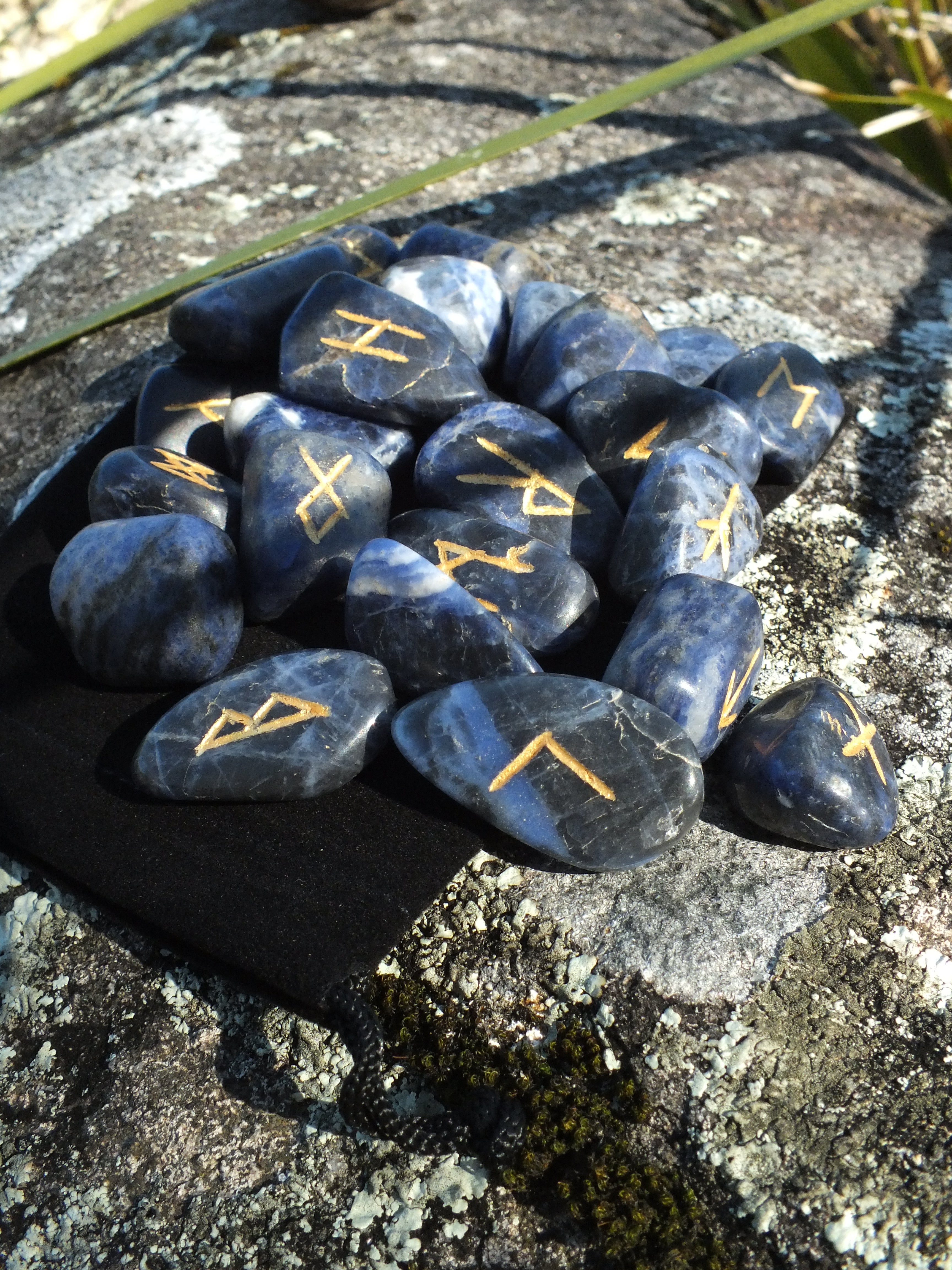 Rune Stones – Onyx Castle