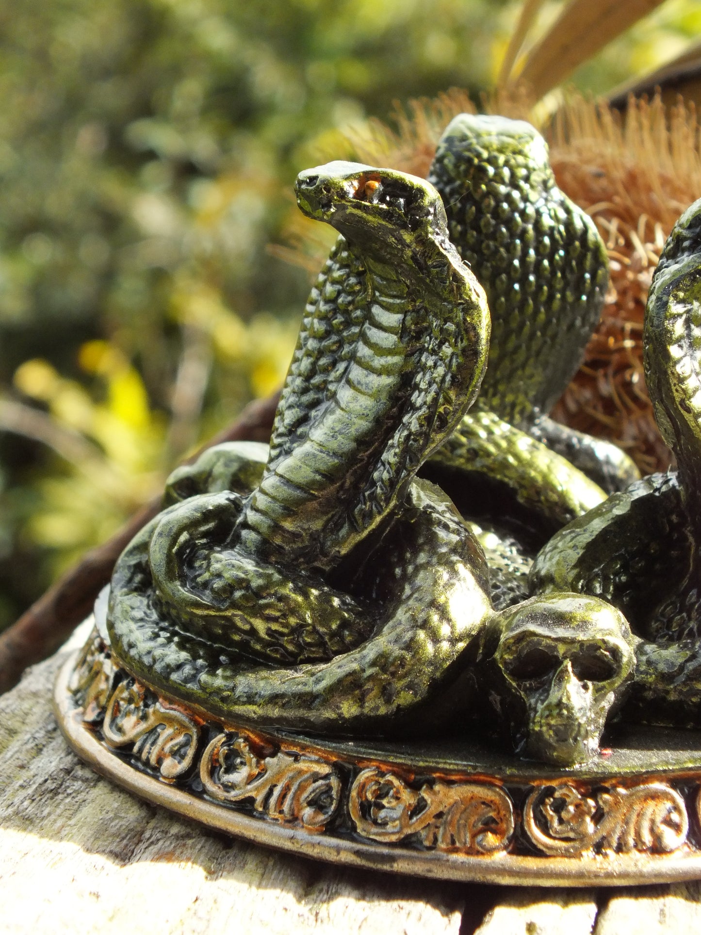 Green Cobra & Skull Sphere Stand