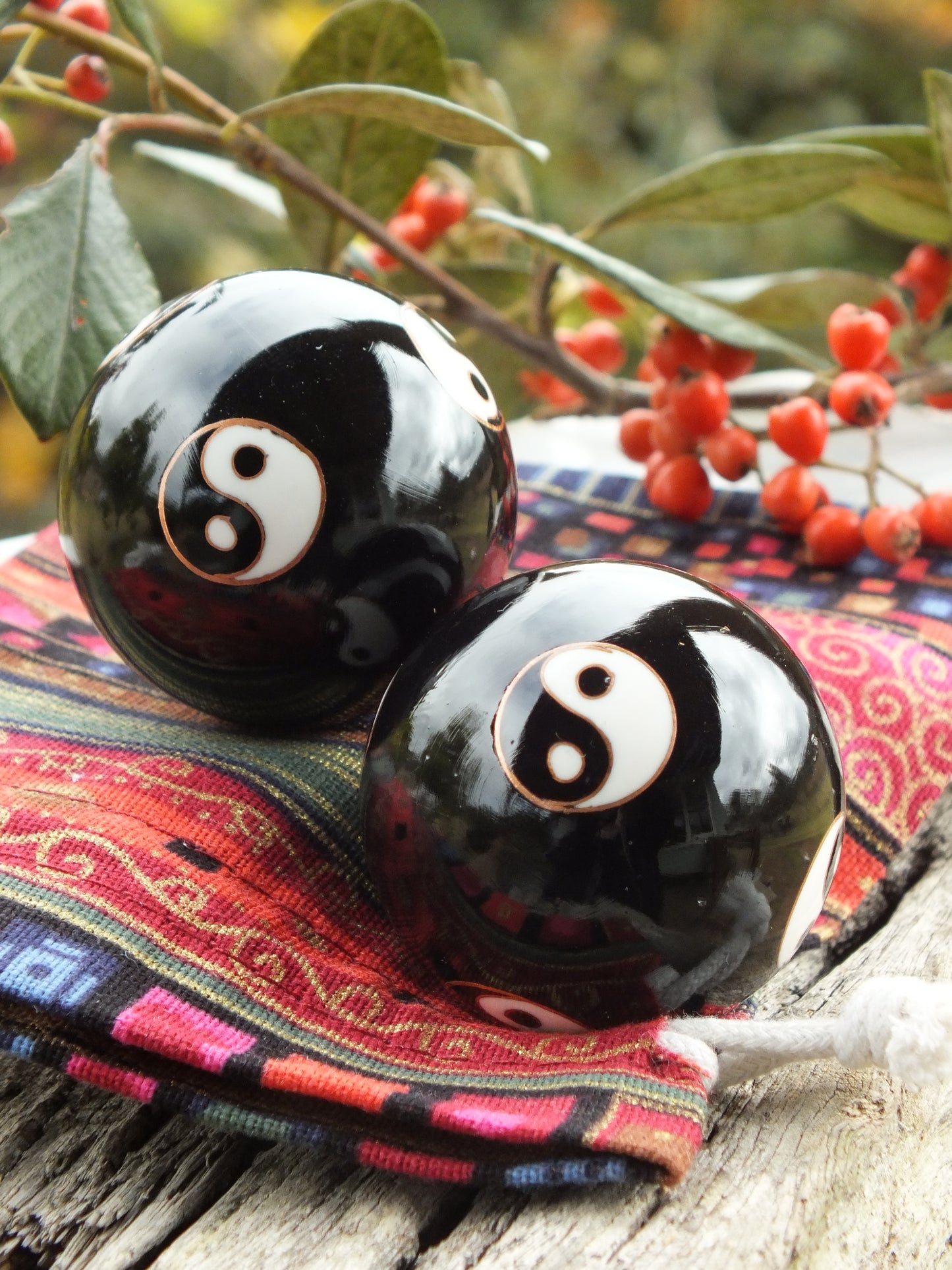 Yin Yang Baoding Balls (Black/Small In Bag)
