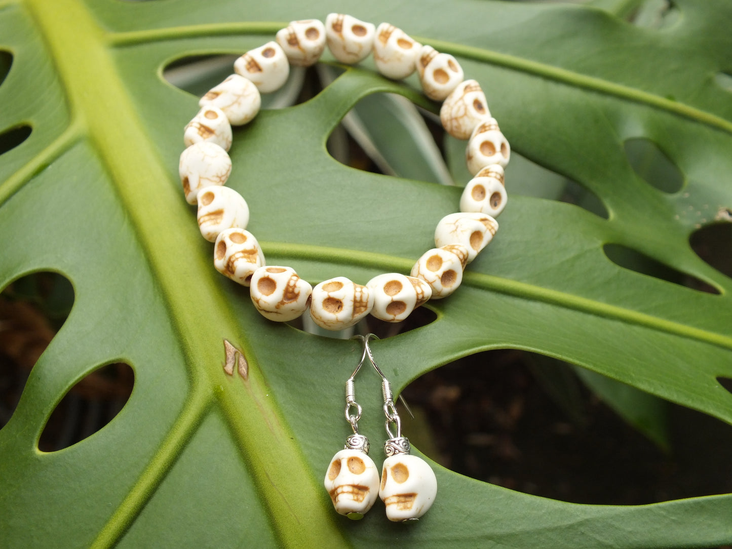 Howlite Skull Earring & Bracelet Set