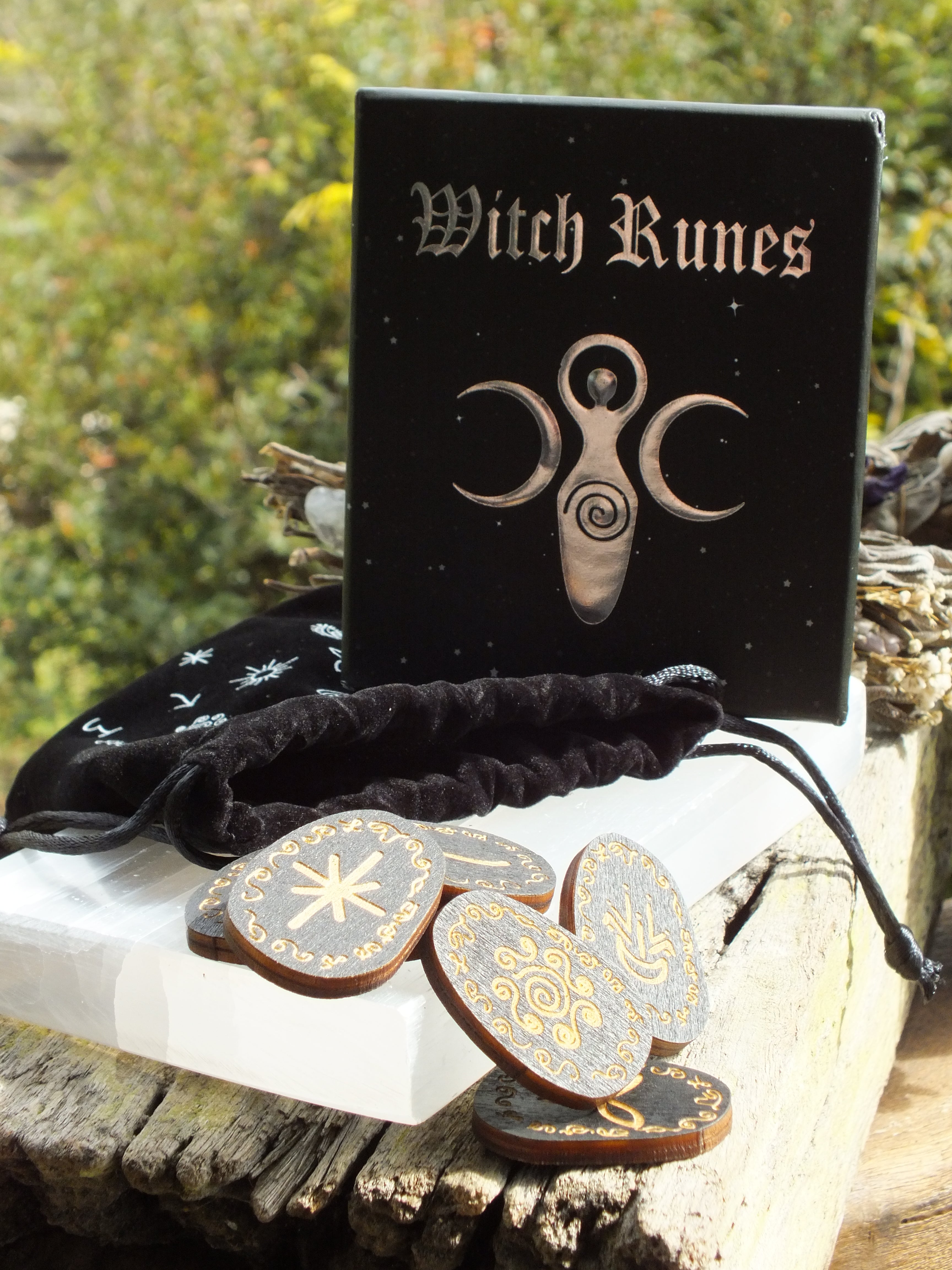 Witch Runes – Onyx Castle