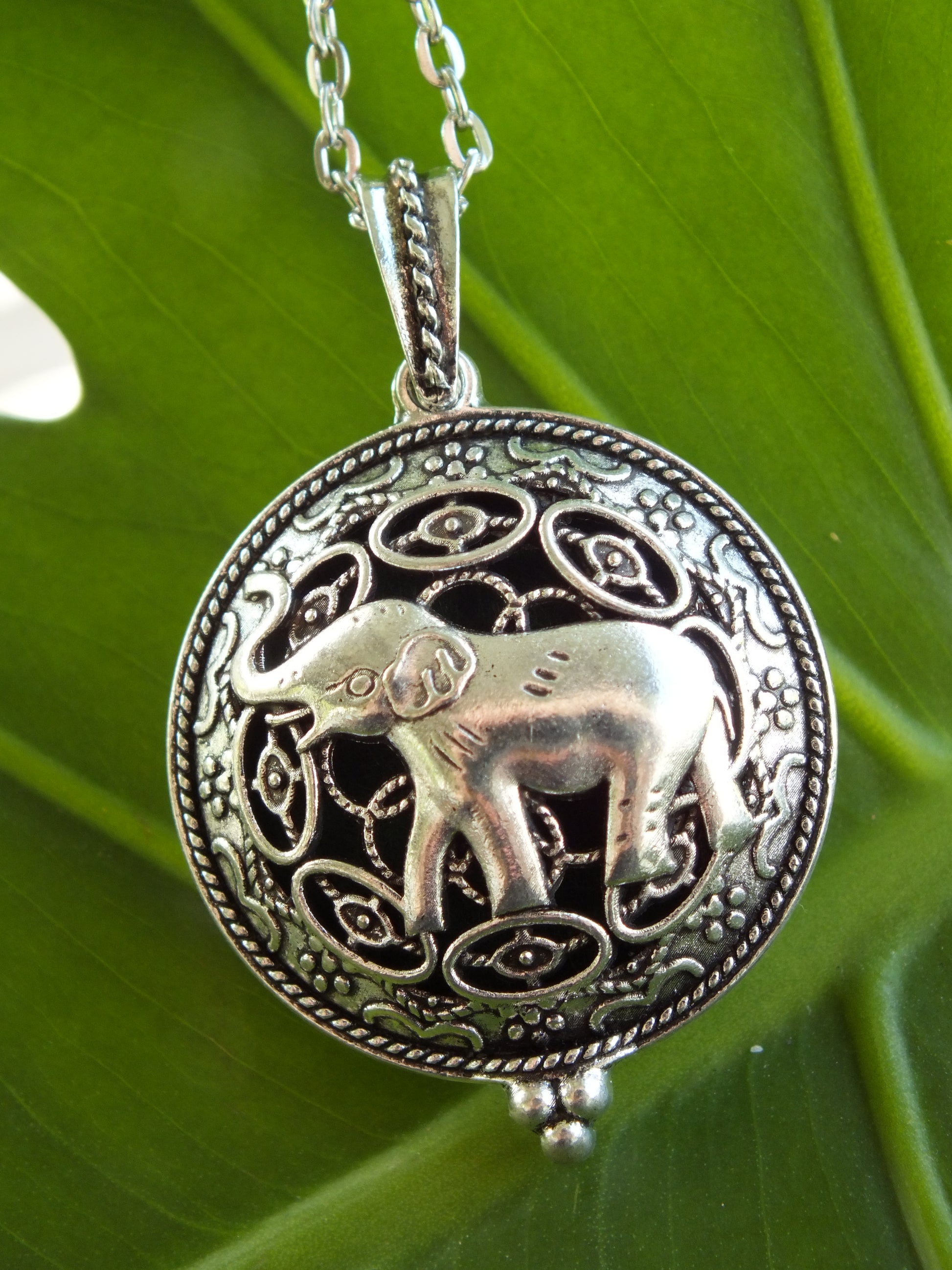 Black Elephant Diffuser Locket – Onyx Castle