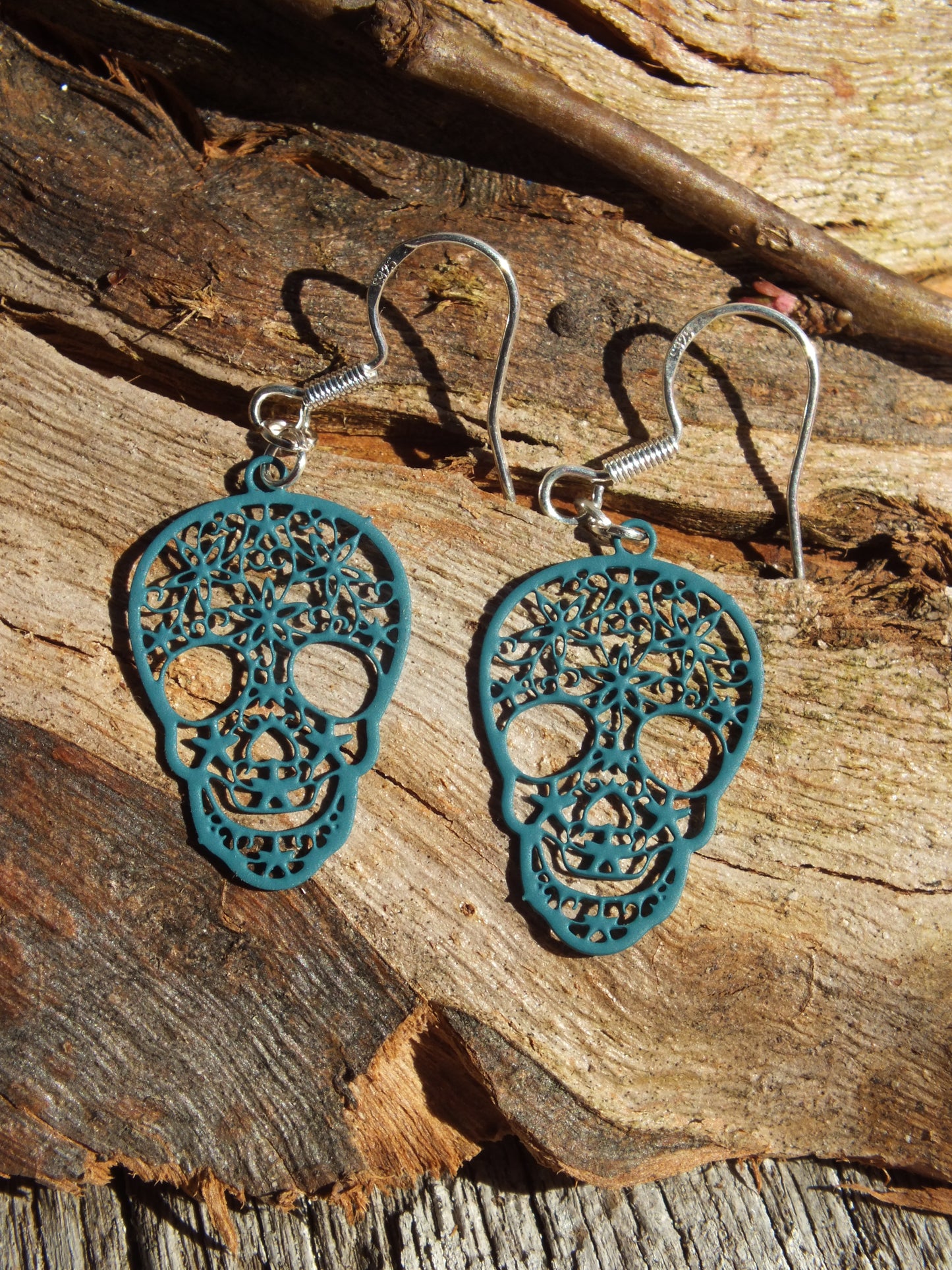 Filigree Skull Earrings (Peacock)