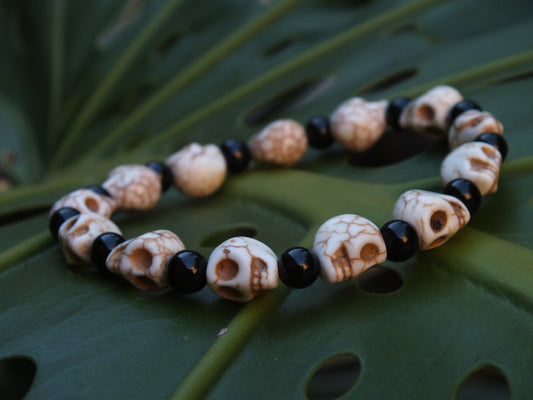 Howlite & Obsidian Skull Bracelet